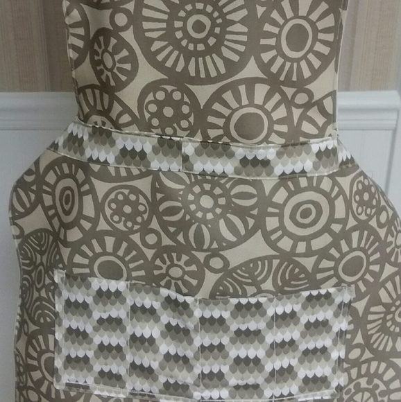 Aprons - Picture 3 of 8